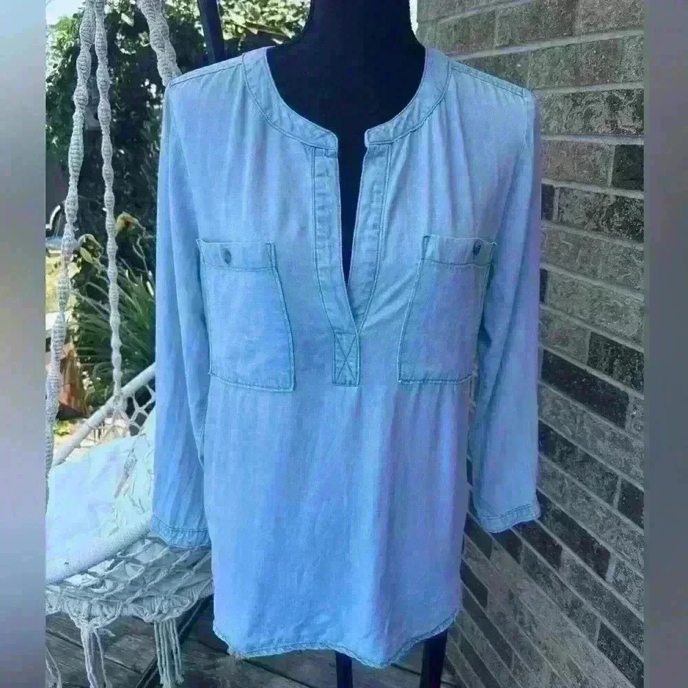 CLOTH & STONE CHAMBRAY LIGHT WASH CASUAL HI-LOW DENIM SHIRT SZ S